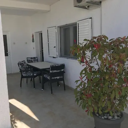 Διαμέρισμα Tona *