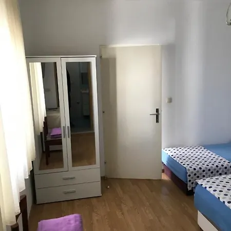 Tona Τρογκίρ